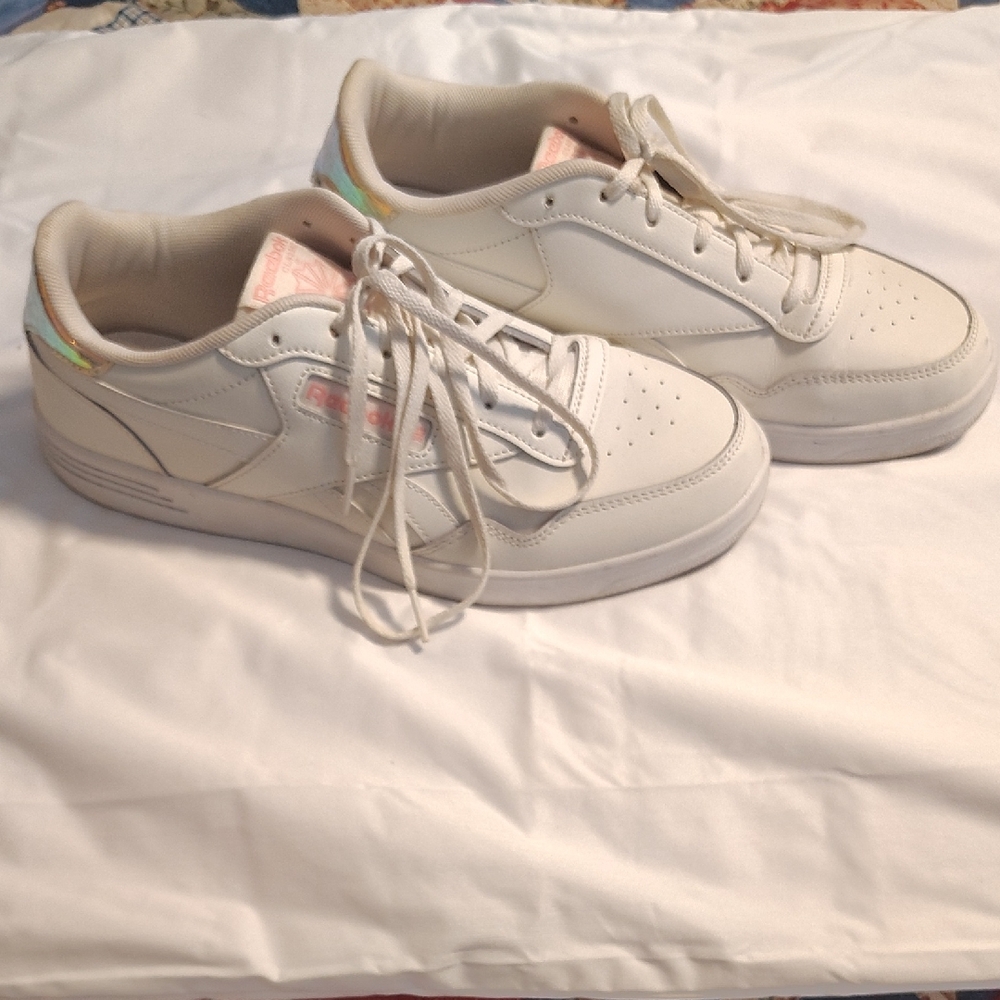 Reebok Classics. Cream and Pink Size 11